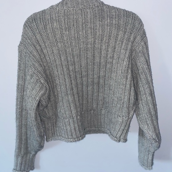 H&M - Turtle Neck Sweater (XS) - Picture 2 of 5